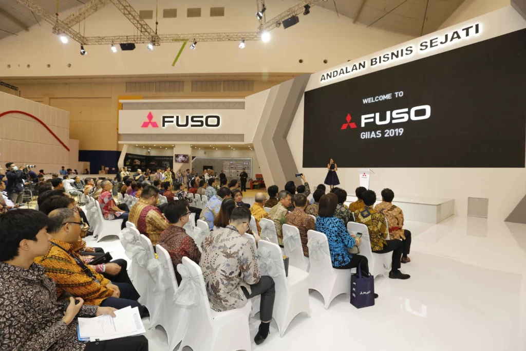 Booth Mitsubishi FUSO 2019 Sukses Membuat Para Pengunjung Antusias