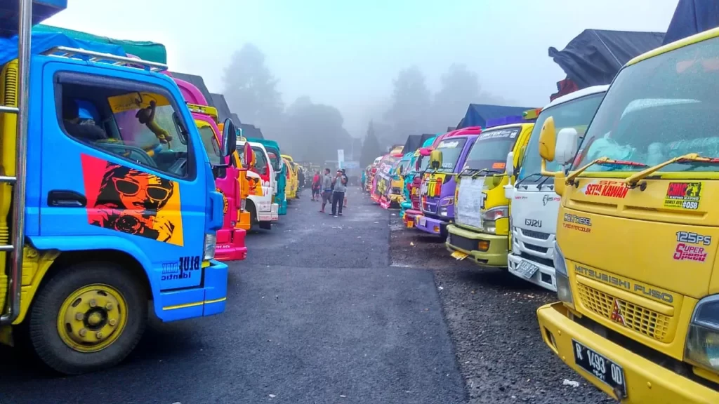 Pecinta Truk Mitsubishi Fuso Ramaikan Jambore Nasional Canter Mania Indonesia Community di Purbalingga