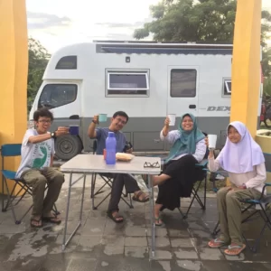 Mengenal Keluarga Kusmajadi, Keliling Indonesia Sekeluarga dengan Colt Diesel