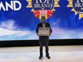 Mitsubishi Fuso Kembali Raih Top Brand 100 Award, c