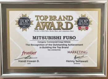 Mitsubishi Fuso Kembali Raih Top Brand 100 Award,